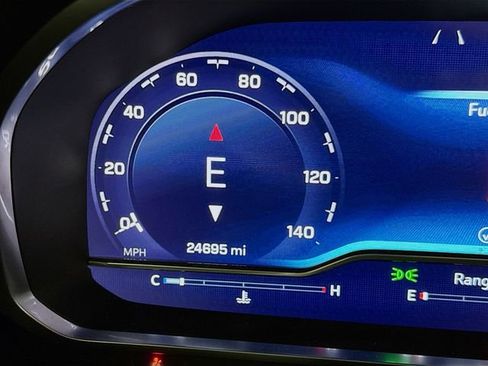 Used 2023 Chevrolet Tahoe Z71 w/ Luxury Package image 12