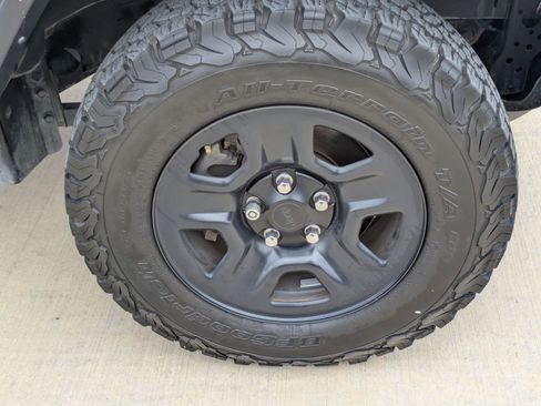 Used 2023 Jeep Gladiator Sport image 28