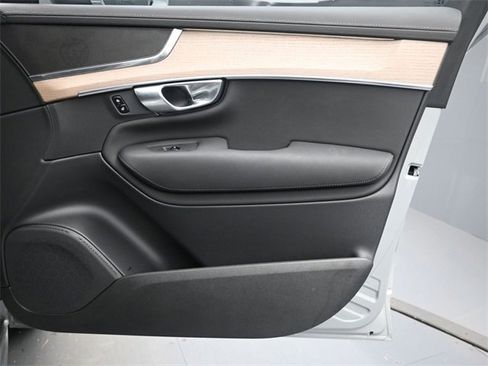 Used 2025 Volvo XC90 B5 Core w/ Protection Package image 32