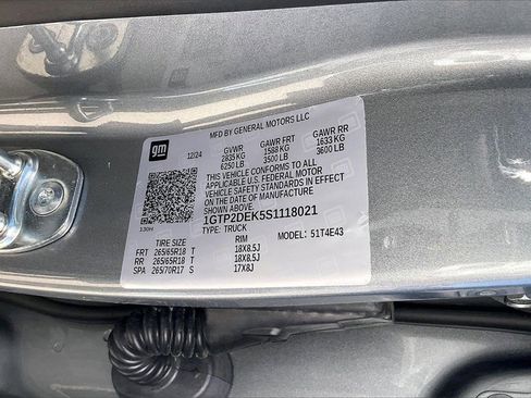 Certified 2025 GMC Canyon AT4 w/ AT4 Premium Package image 16