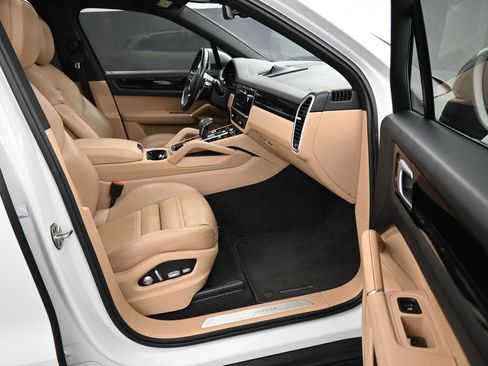 Used 2021 Porsche Cayenne image 26
