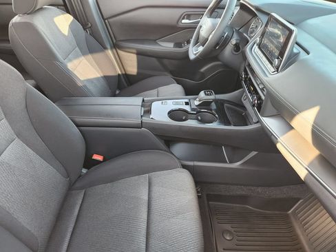 Used 2026 Nissan Rogue SV FWD image 9