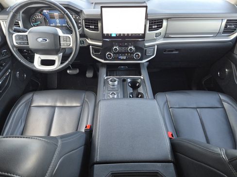 Used 2024 Ford Expedition XLT image 23