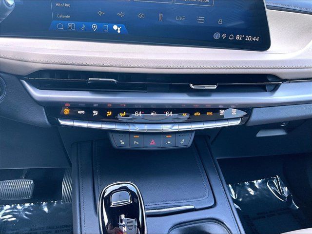 Used 2024 Cadillac XT4 Luxury w/ Cold Weather Package FWD image 24