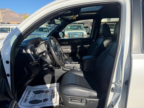 Used 2023 Toyota Tacoma TRD Sport w/ TRD Premium Sport Package AWD/4WD image 14