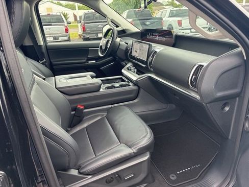 New 2026 Ford Expedition Platinum image 28