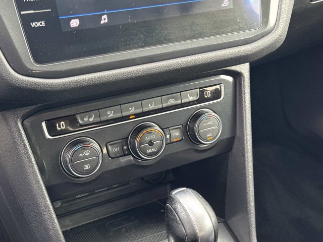 Used 2020 Volkswagen Tiguan SEL FWD image 26