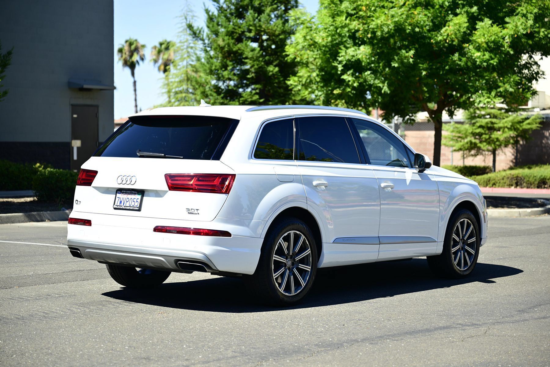 Used 2017 Audi Q7 3.0T Premium Plus w/ Premium Plus Package AWD/4WD image 5