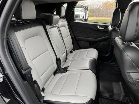 Certified 2025 Ford Escape Platinum image 31