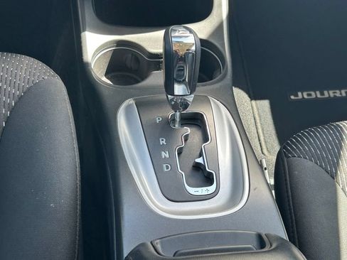 Used 2017 Dodge Journey SXT FWD image 21