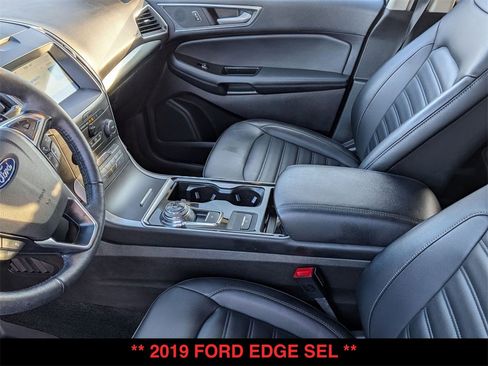 Used 2019 Ford Edge SEL w/ Equipment Group 201A image 2