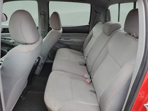 Used 2015 Toyota Tacoma PreRunner image 19