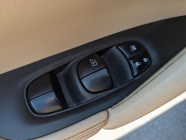 Used 2020 Nissan Rogue SV FWD image 28