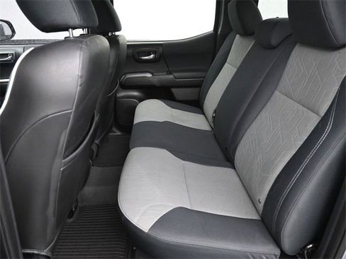 Used 2021 Toyota Tacoma TRD Off-Road image 17