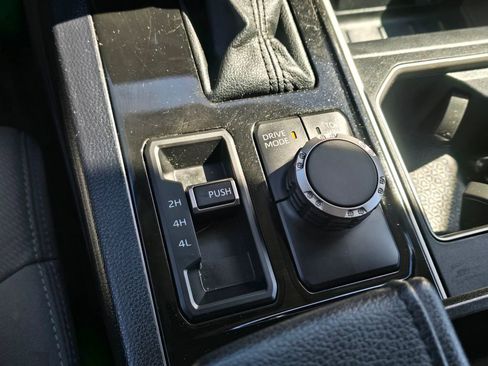 Used 2022 Toyota Tundra SR5 w/ SR5 Convenience Package AWD/4WD image 25