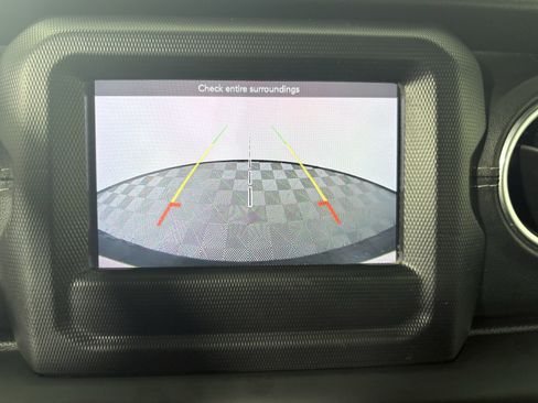 Used 2018 Jeep Wrangler Unlimited Sahara image 21