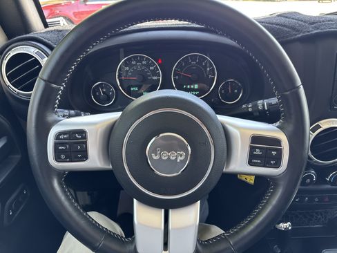 Used 2017 Jeep Wrangler Unlimited Sahara w/ Quick Order Package 24E Chief AWD/4WD image 28