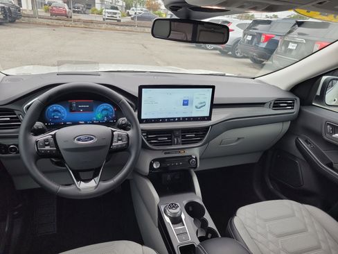 Certified 2024 Ford Escape SE w/ PHEV Premium Package image 21