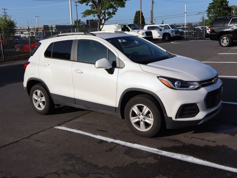 Used 2022 Chevrolet Trax LT w/ LT Convenience Package AWD/4WD image 14