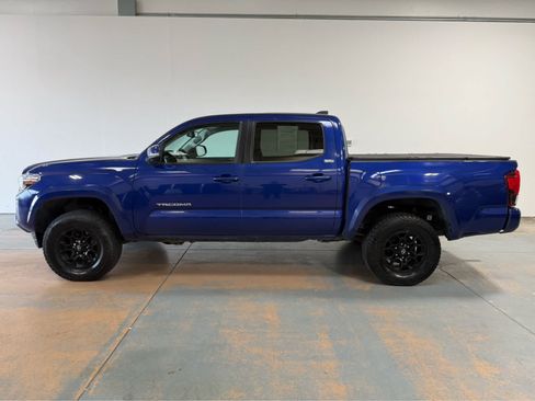 Used 2022 Toyota Tacoma SR5 AWD/4WD image 2