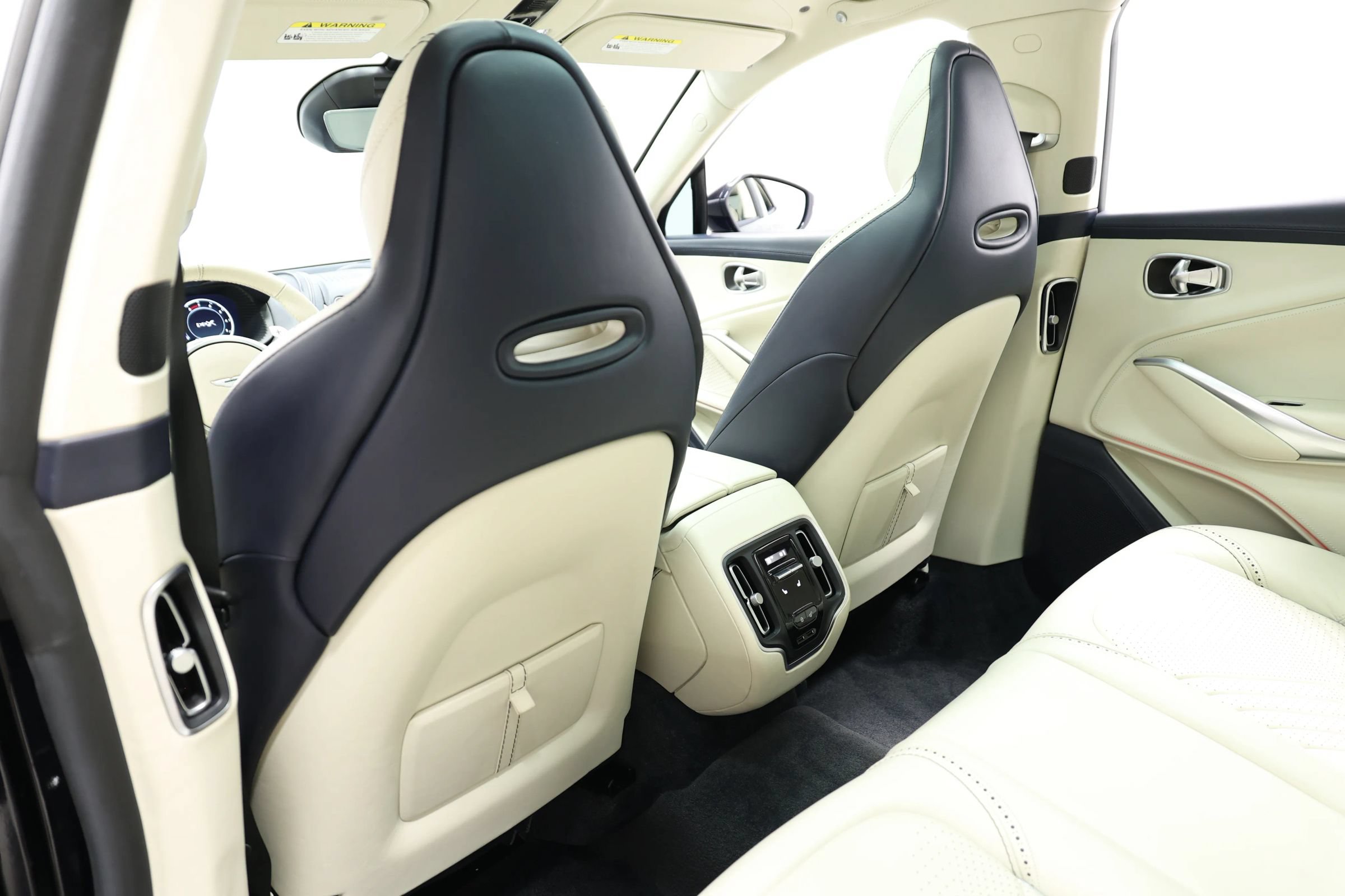 Used 2021 Aston Martin DBX AWD/4WD image 51