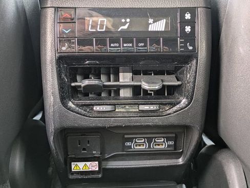 Used 2023 Jeep Grand Cherokee L Limited image 15