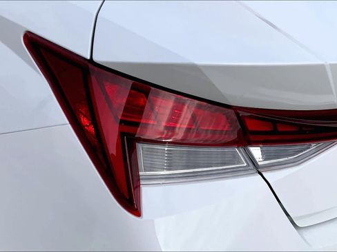 Certified 2025 Hyundai Elantra Limited image 27