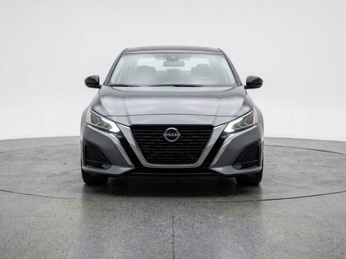 Used 2025 Nissan Altima 2.5 SV image 2