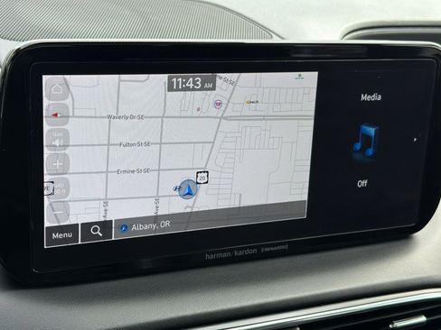 Used 2023 Hyundai Santa Fe SEL w/ Premium Package image 18