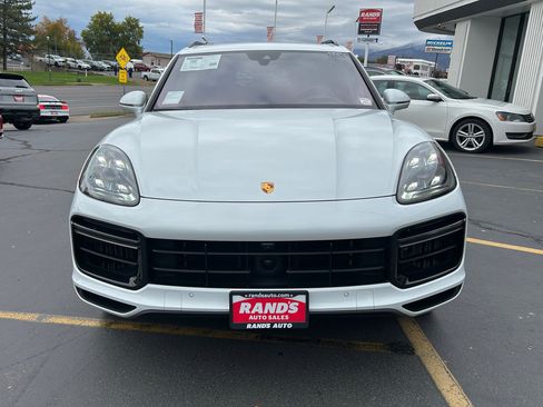Used 2022 Porsche Cayenne Turbo S w/ Assistance Package image 15