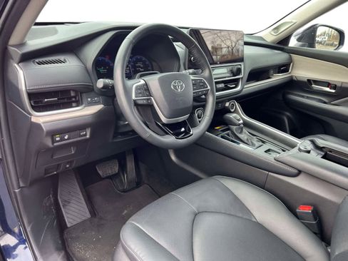 Used 2024 Toyota Grand Highlander Platinum image 11