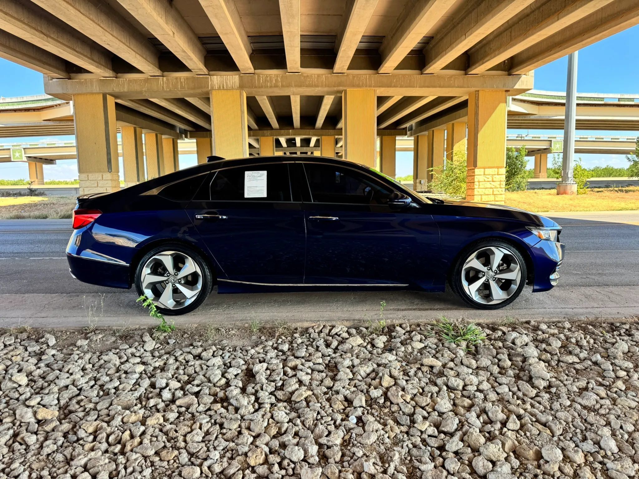 Used 2018 Honda Accord Touring image 2