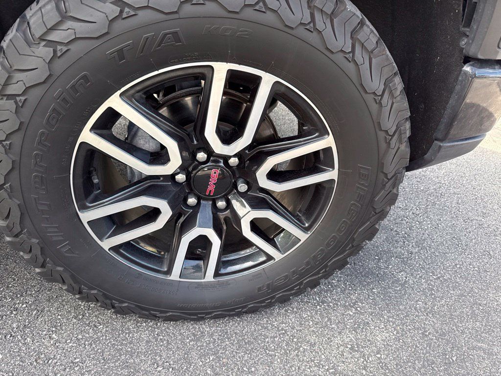Used 2022 GMC Sierra 1500 AT4 w/ AT4 Premium Package AWD/4WD image 9