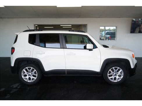 Used 2017 Jeep Renegade Latitude image 8
