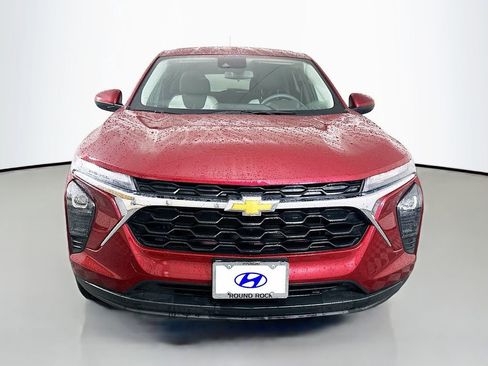 Used 2025 Chevrolet Trax LS w/ LS Convenience Package image 2