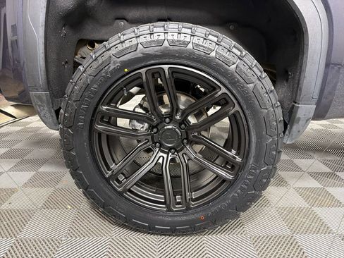 Used 2025 GMC Sierra 1500 SLT image 15