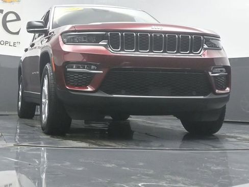 Used 2022 Jeep Grand Cherokee Limited w/ Luxury Tech Group II AWD/4WD image 3