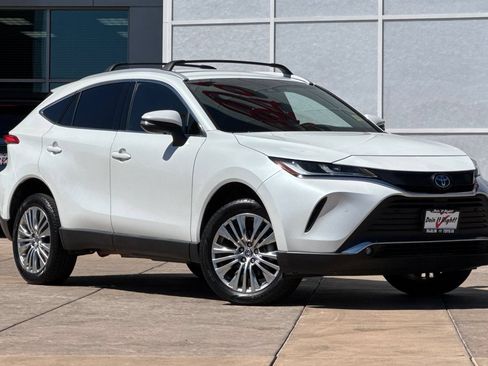 Certified 2023 Toyota Venza XLE AWD/4WD image 2