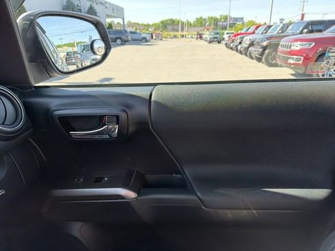 Used 2020 Toyota Tacoma TRD Off-Road AWD/4WD image 24