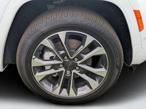 New 2025 Jeep Grand Cherokee Overland w/ Luxury Tech Group IV image 9