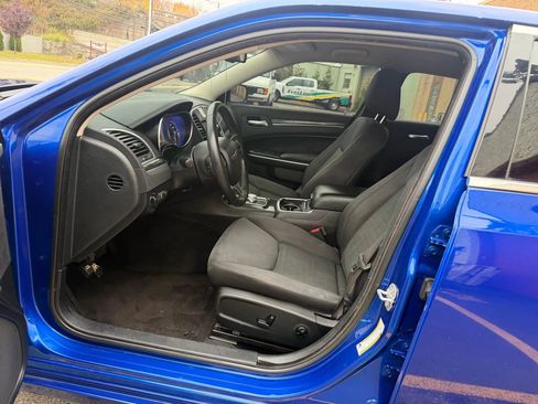 Used 2018 Chrysler 300 Touring w/ Chrome Appearance Package image 23