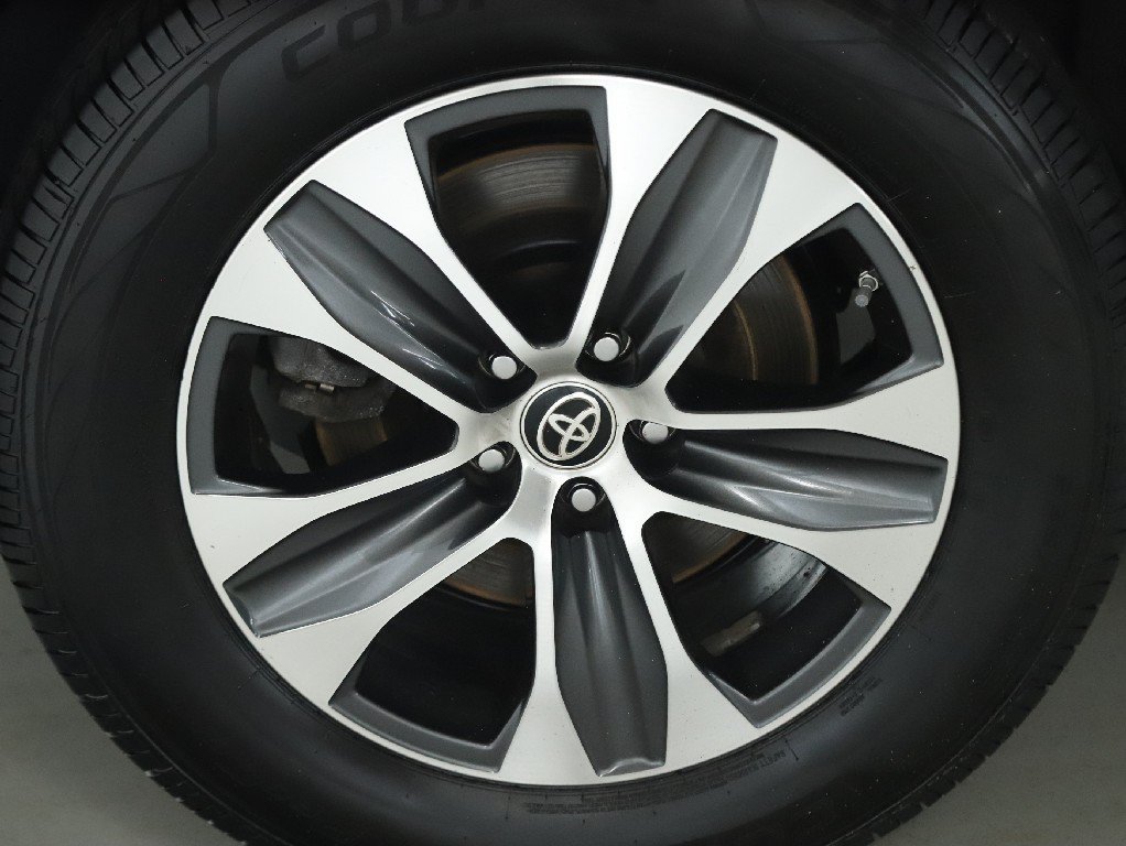 Used 2021 Toyota Highlander XLE AWD/4WD image 12