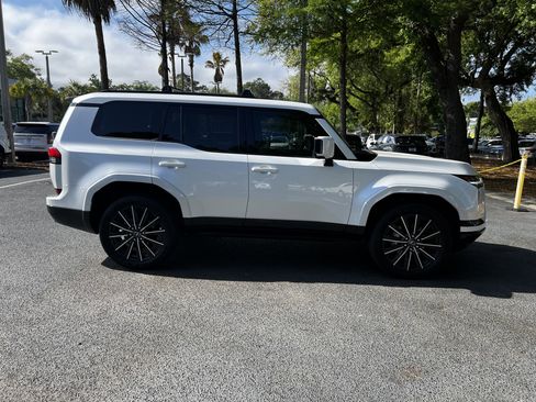 Used 2025 Lexus GX 550 w/ Accessory Package (2T) image 10