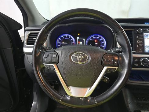 Used 2018 Toyota Highlander Limited FWD image 8