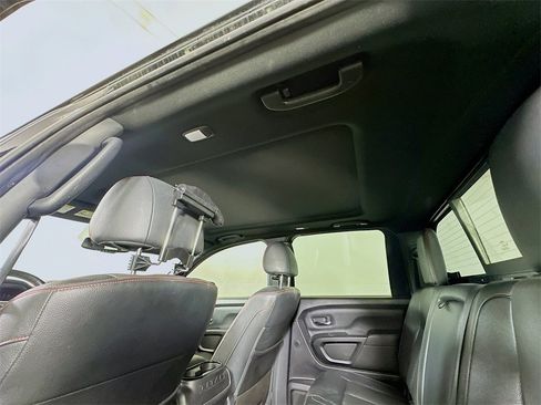 Used 2021 Nissan Titan PRO-4X w/ Pro-4x Convenience Package image 12