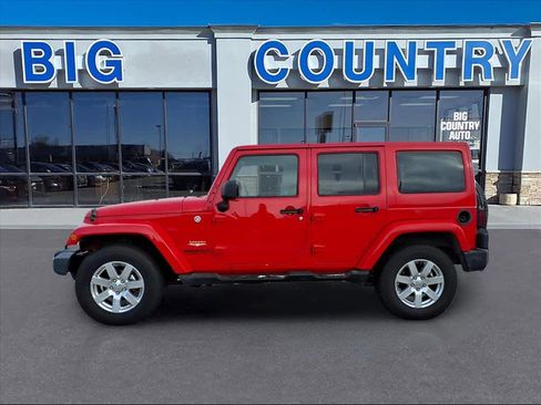 Used 2015 Jeep Wrangler Unlimited Sahara w/ Connectivity Group image 2