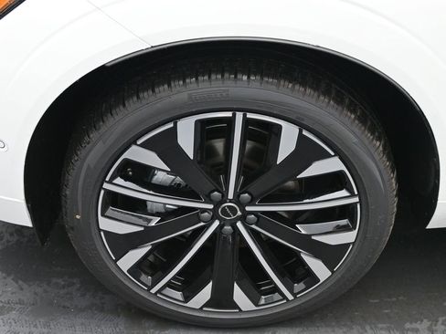 New 2026 Volvo XC60 B5 Ultra w/ Protection Package Premier AWD/4WD image 4