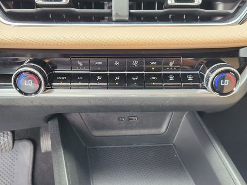 Used 2025 Chevrolet Equinox ACTIV w/ Safety and Technology Package image 18