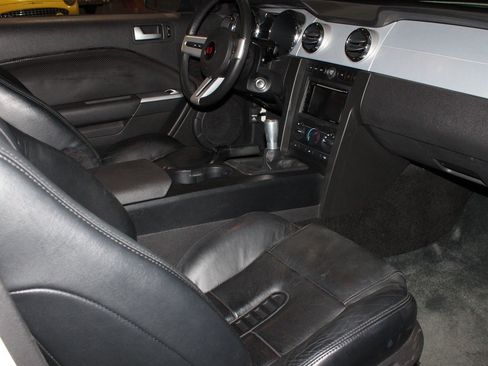 Used 2005 Ford Mustang GT RWD image 10