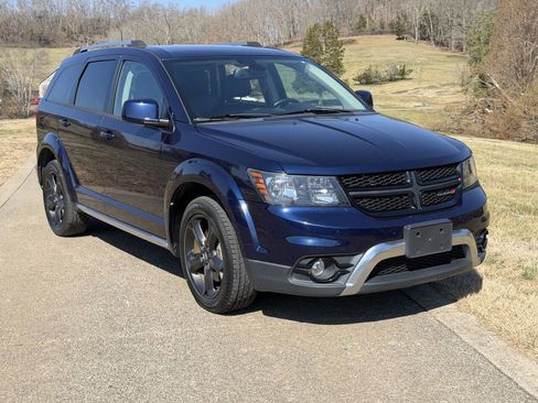 Used 2019 Dodge Journey Crossroad image 1